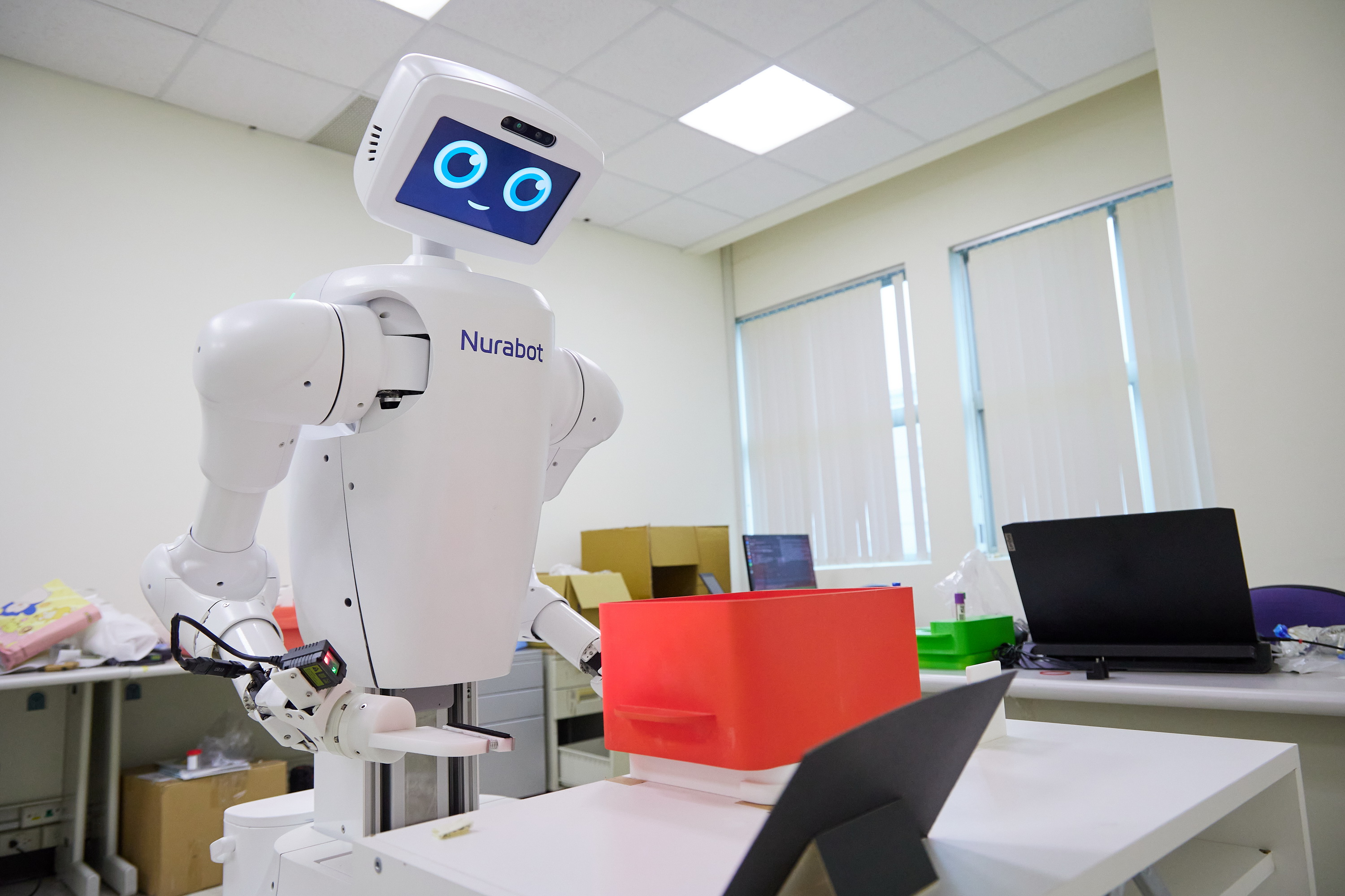 AI護理協作機器人Nurabot可協助藥品、檢體運送、病房導引與衛教。